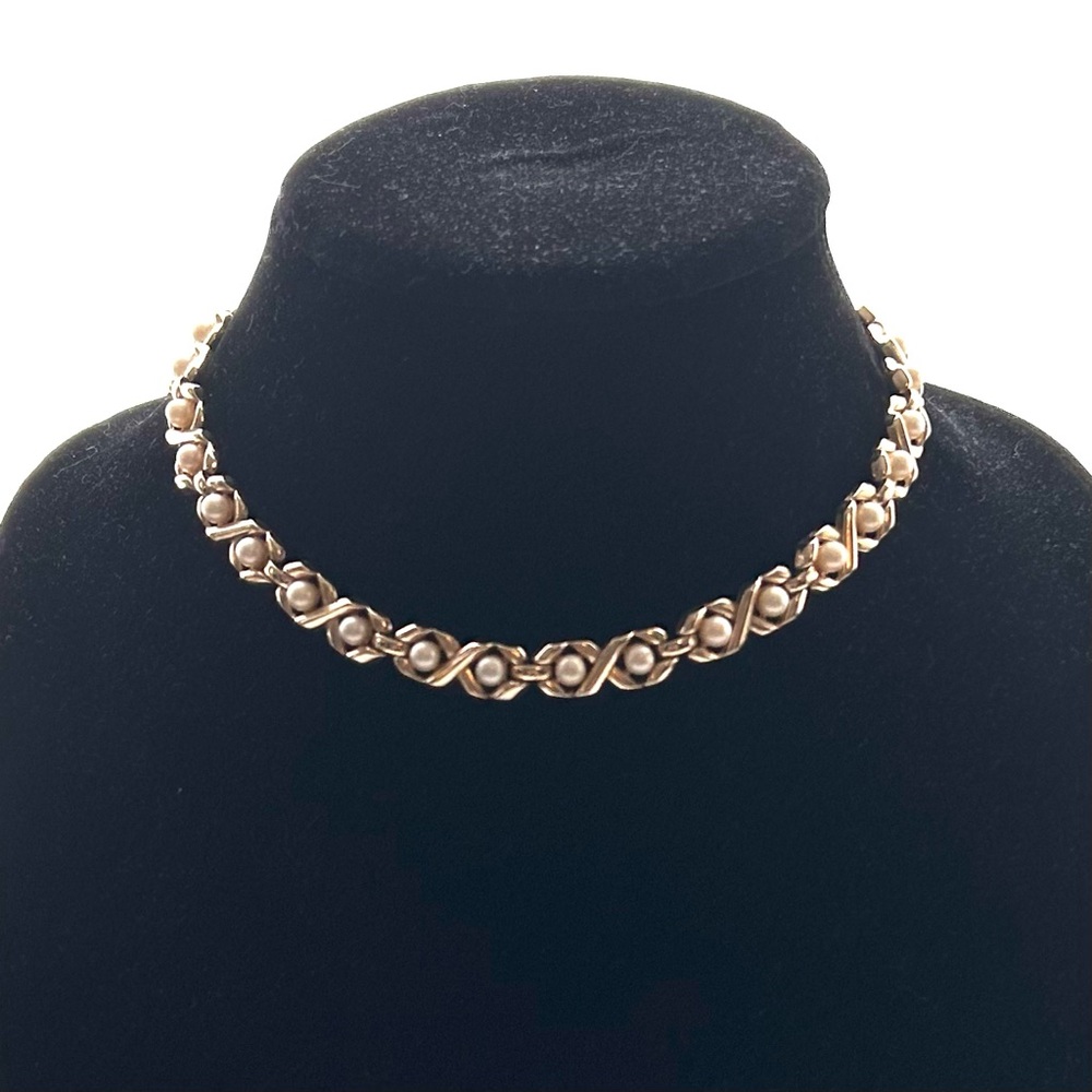 Vintage Trifari Gold Tone Pearl Collar 16 in Necklace Signed Hook Clasp